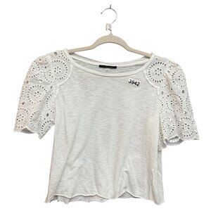 T Tahari Women's Eyelet Blouse Sz M White Embroidered Lace Short Sleeve Cropped